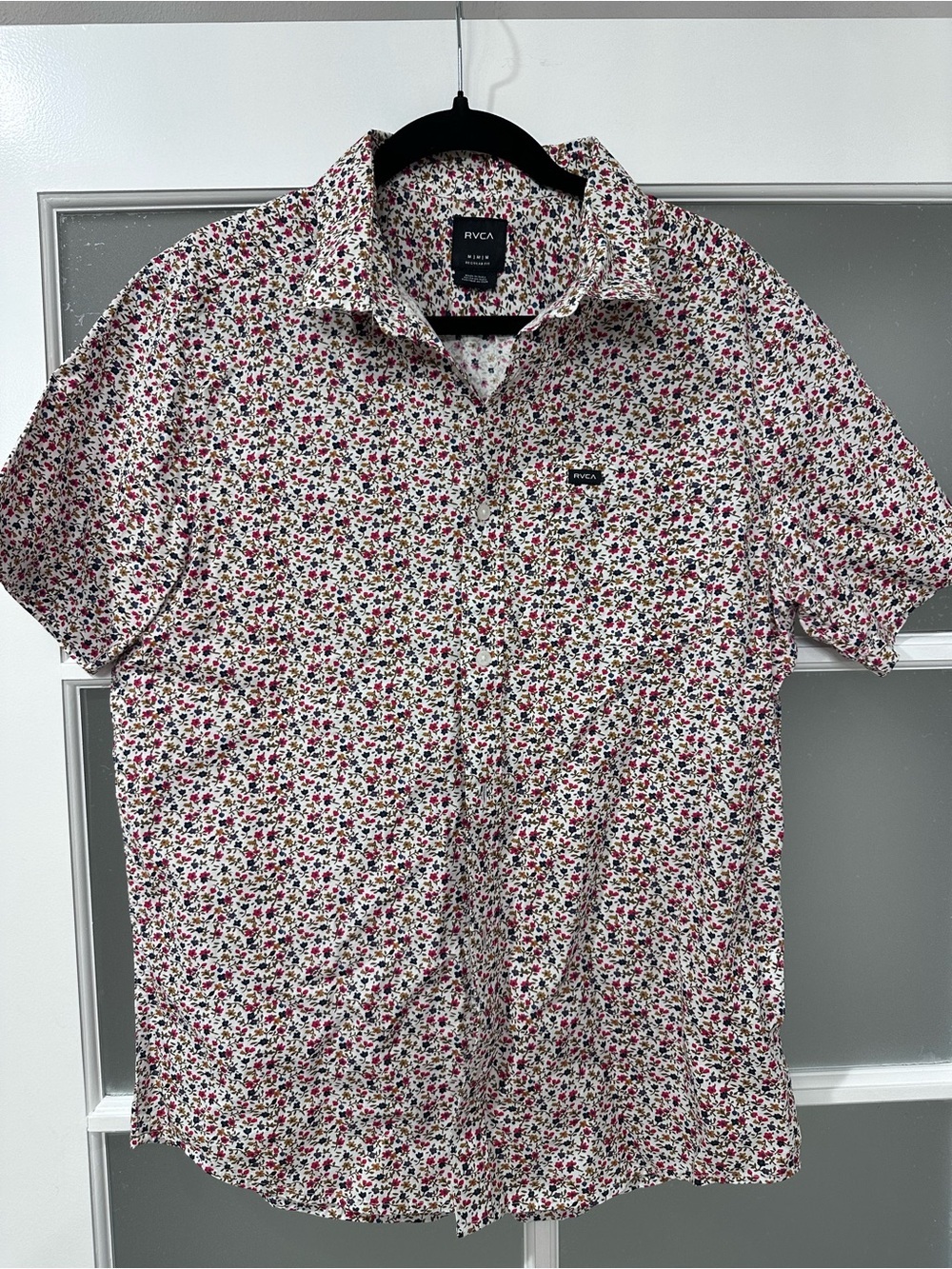 RVCA Men’s Floral Button-Up Shirt Medium Regular Fit Short Sleeve Pocket Casual